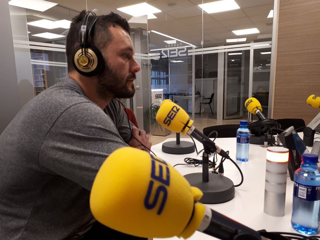 El portero almeriense del BlasGon y Bodegas Ceres durante la entrevista en la Cadena SER.