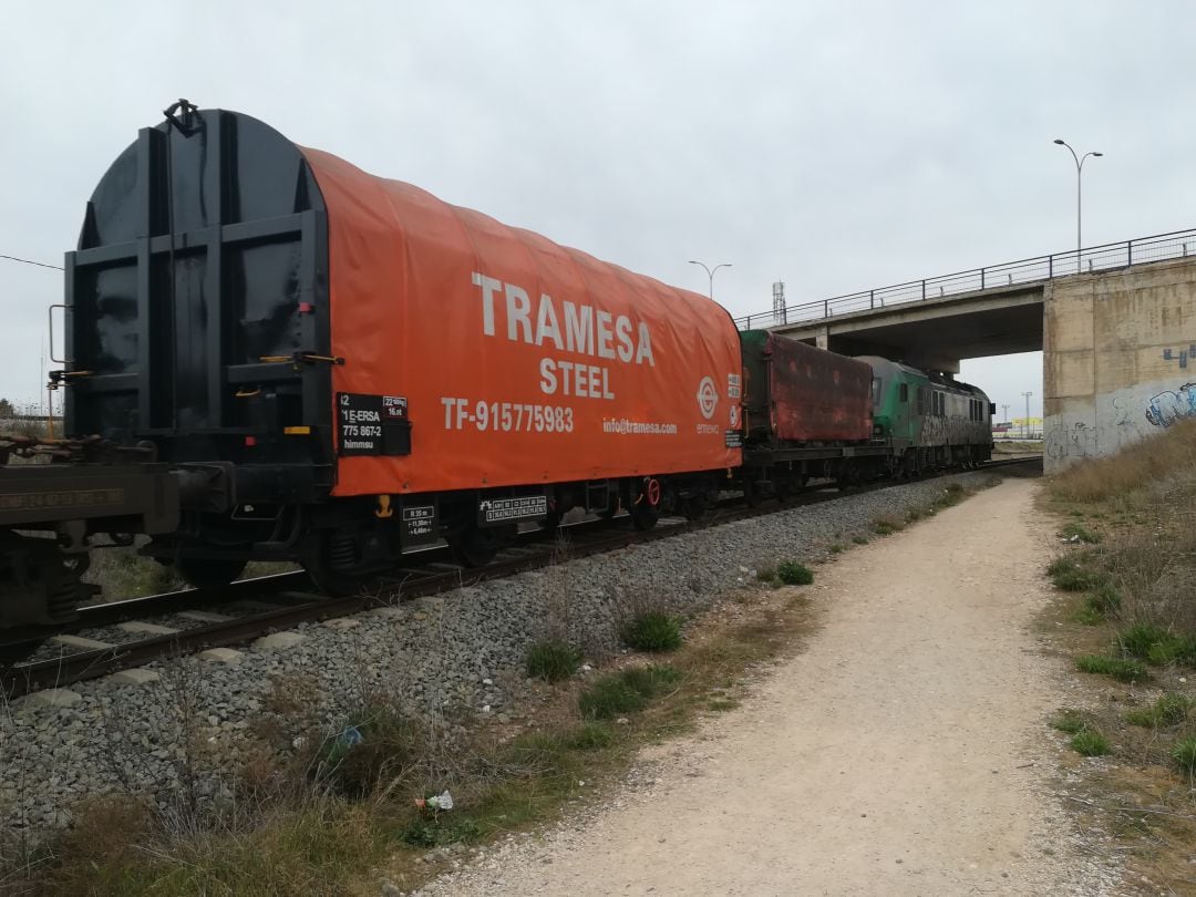 Imagen de archivo del tren bobinero que da servicio a las industrias a través del ramal Prado Marina