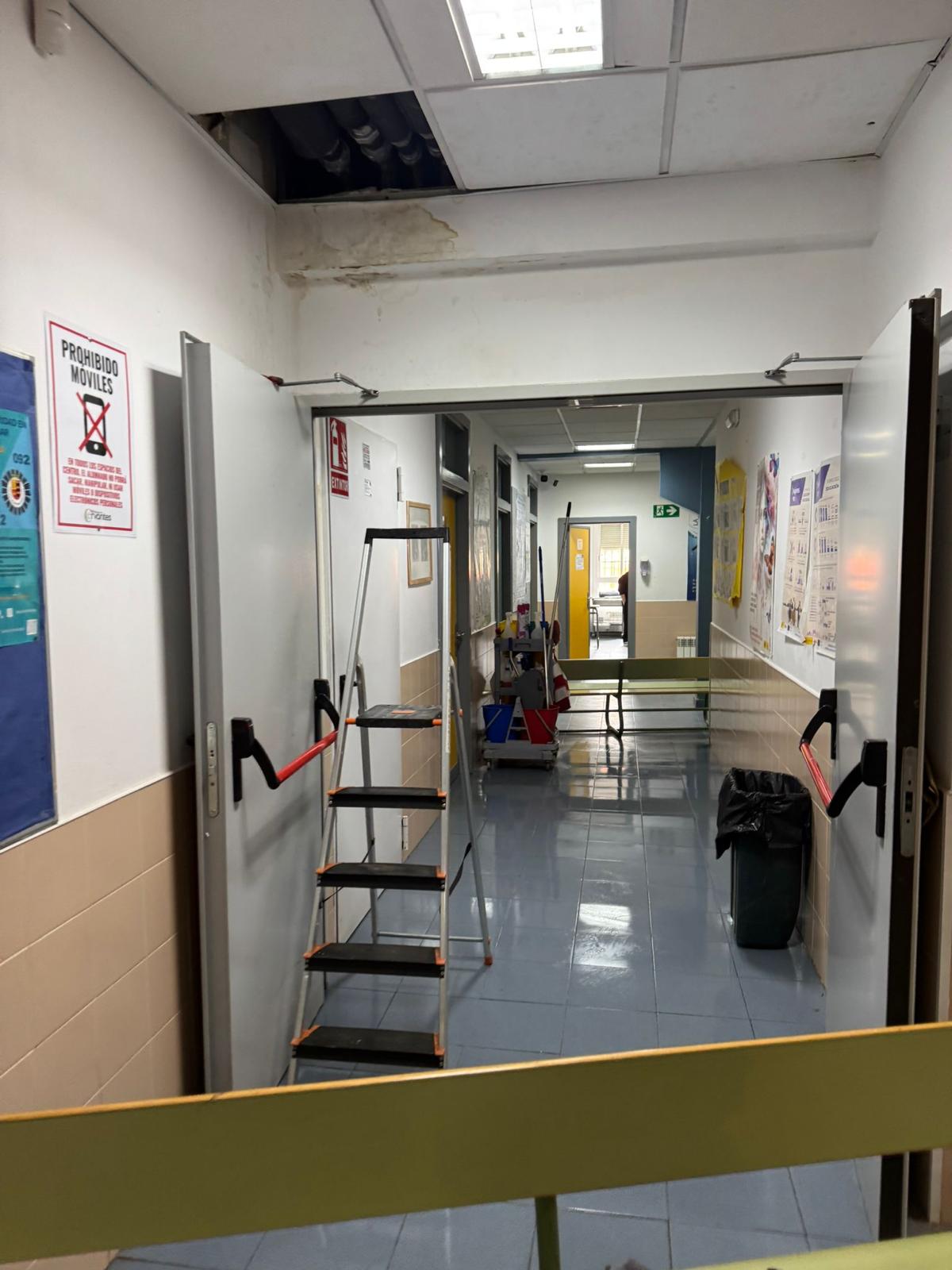 Gotera en uno de los pasillos del IES Miguel de Cervantes en Móstoles