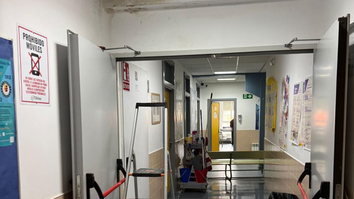 Goteras, ascensores averiados y falta de limpieza en el IES Miguel de Cervantes de Móstoles