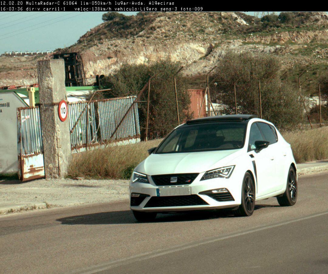 Vehículo detenido por exceso de velocidad