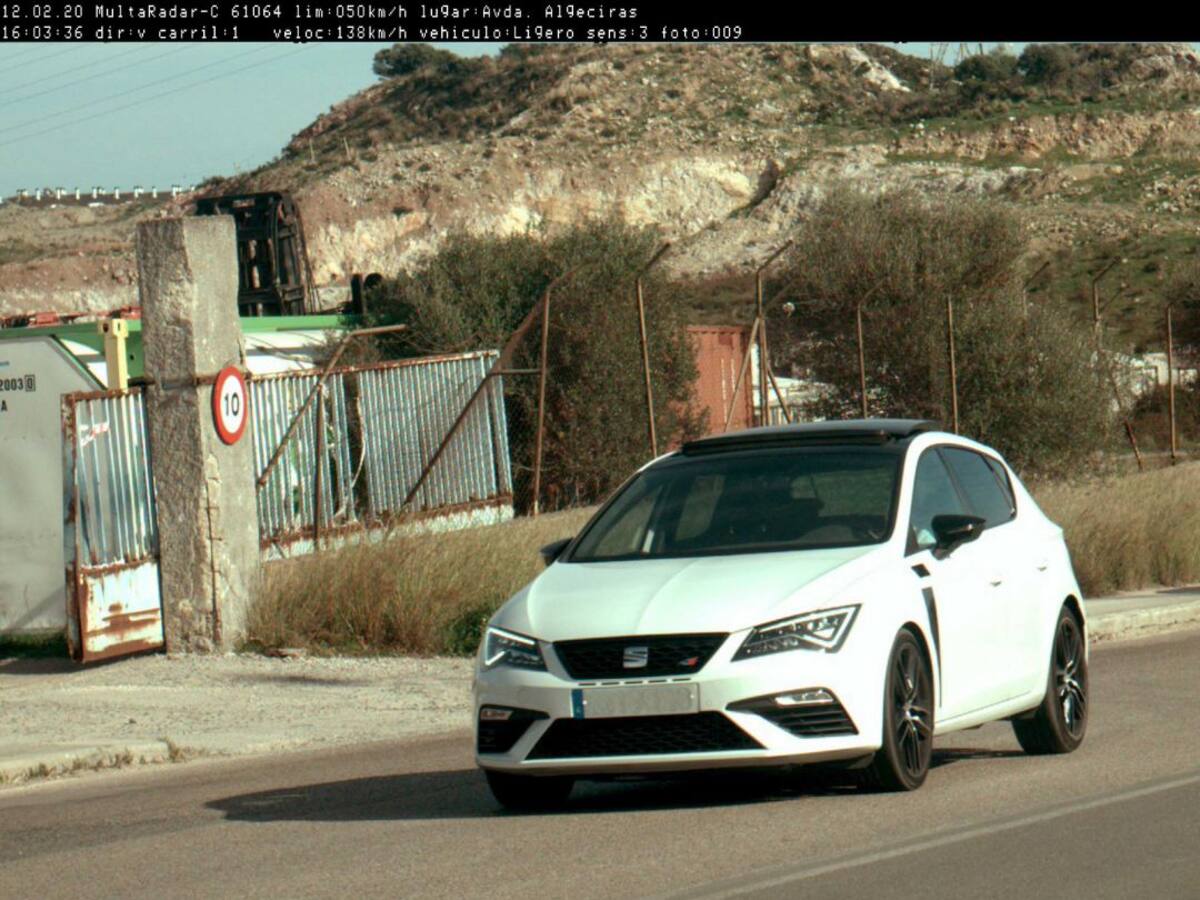 Provoca una colisión al circular en sentido contrario por la A-7