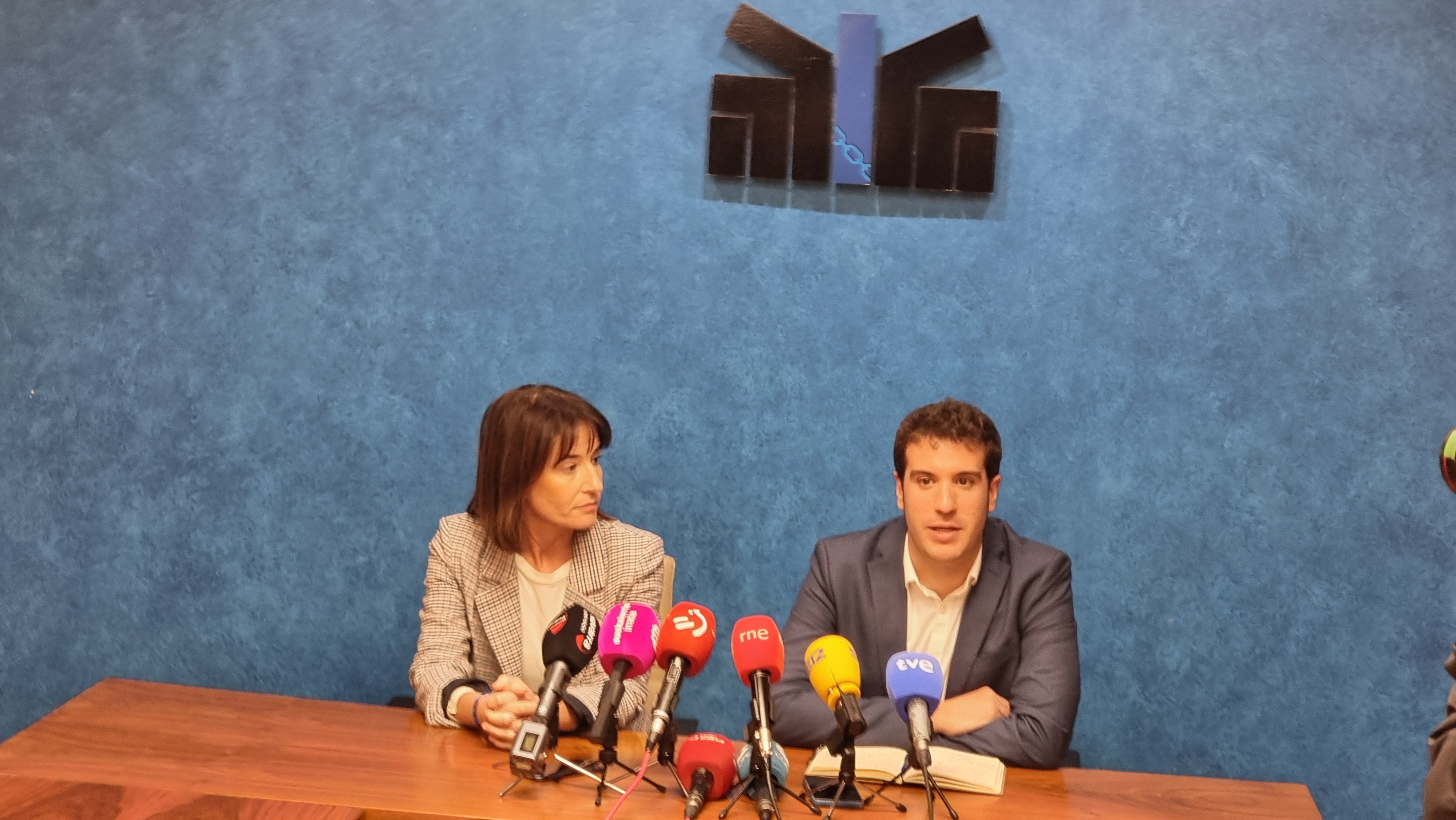 Apraiz y Alcuaz en la rueda de prensa posterior a la reunión