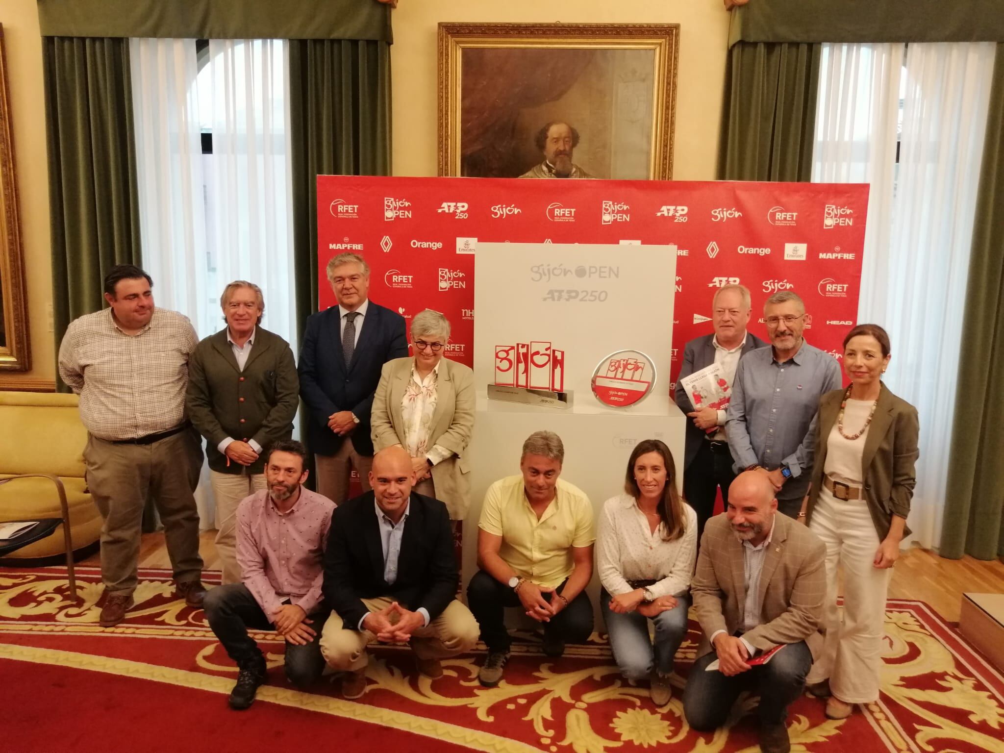 Presentación oficial de los trofeos del Gijón Open