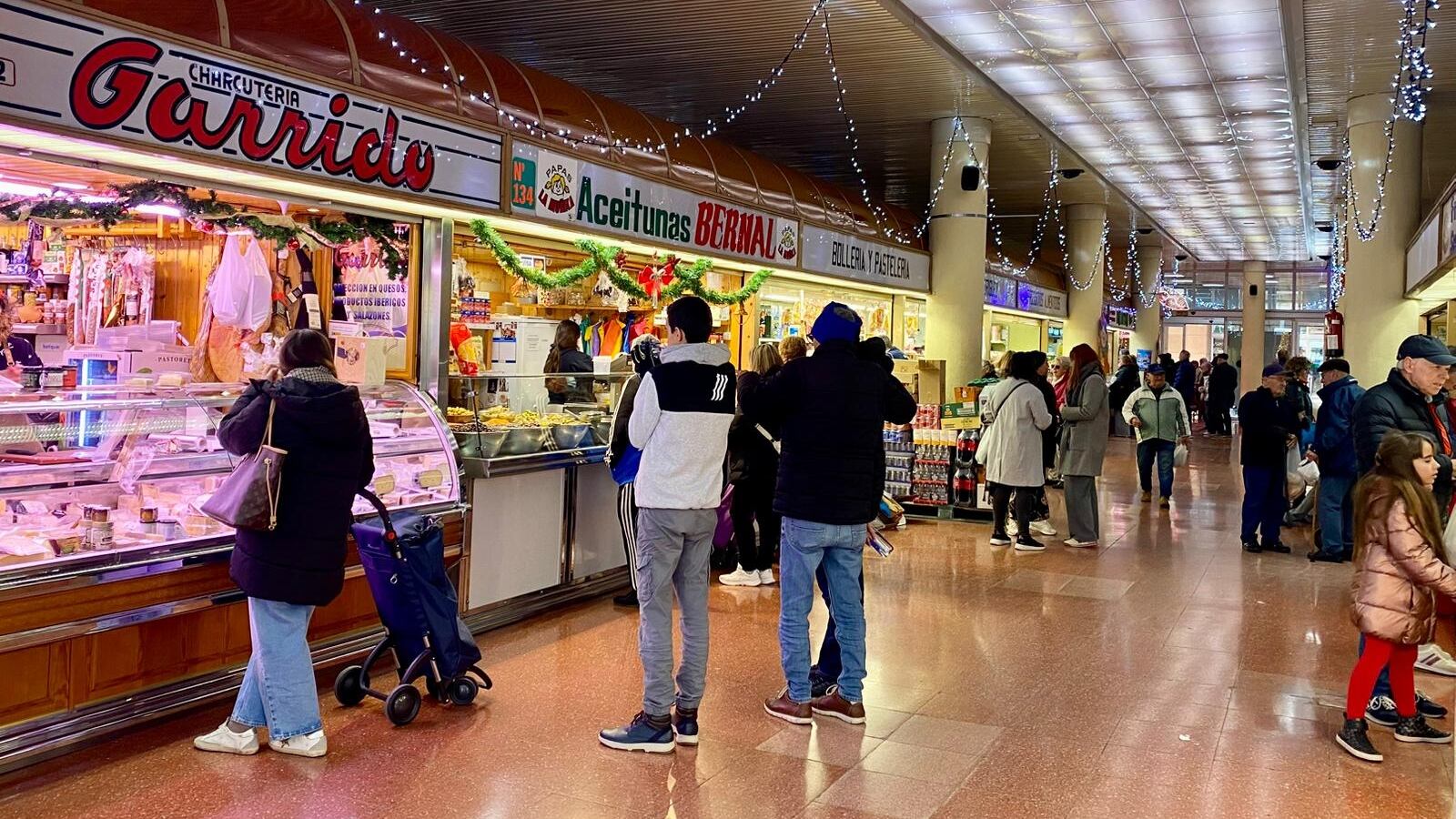 El Mercado Central de Elda ha presentado una gran afluencia en Nochebuena