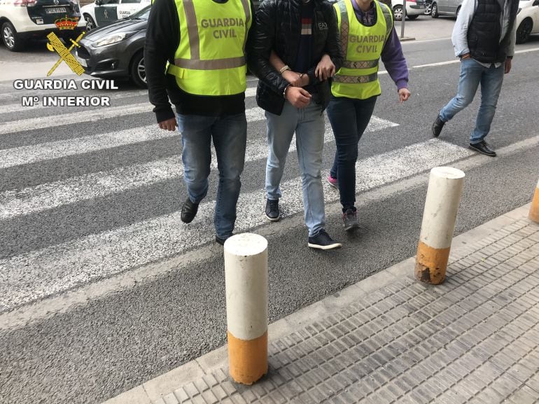 Uno de los detenidos durante el transcurso de la investigación