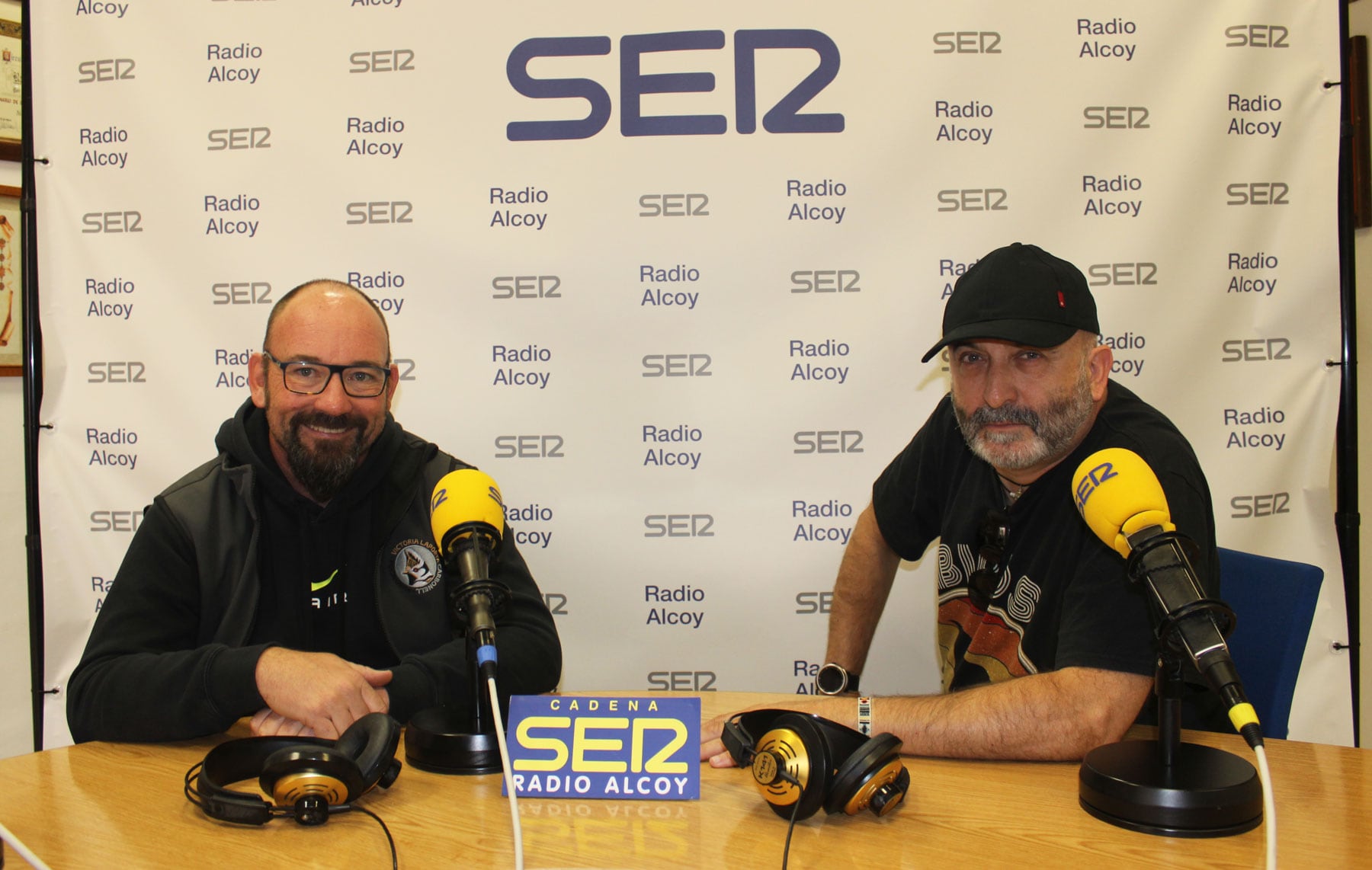 Vicent Ferri i Pep Cantó, en l&#039;estudi central de Radio Alcoy