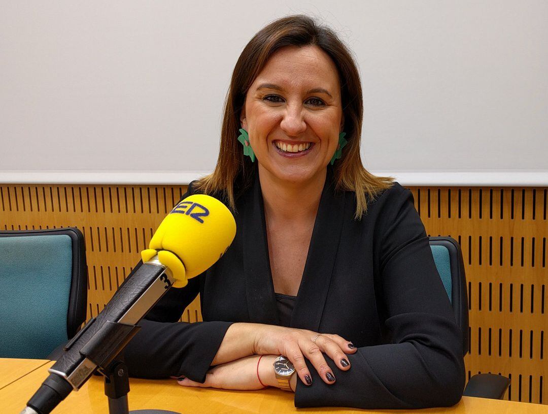 Foto de archivo de una entrevista a María José Català en los estudios de Radio Valencia