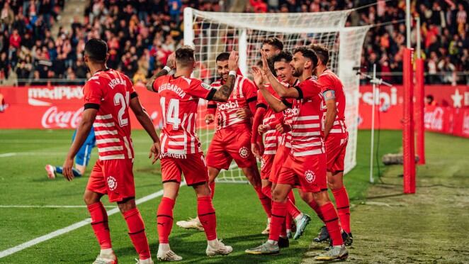 Los jugadores del Girona celebran un gol al Athletic.