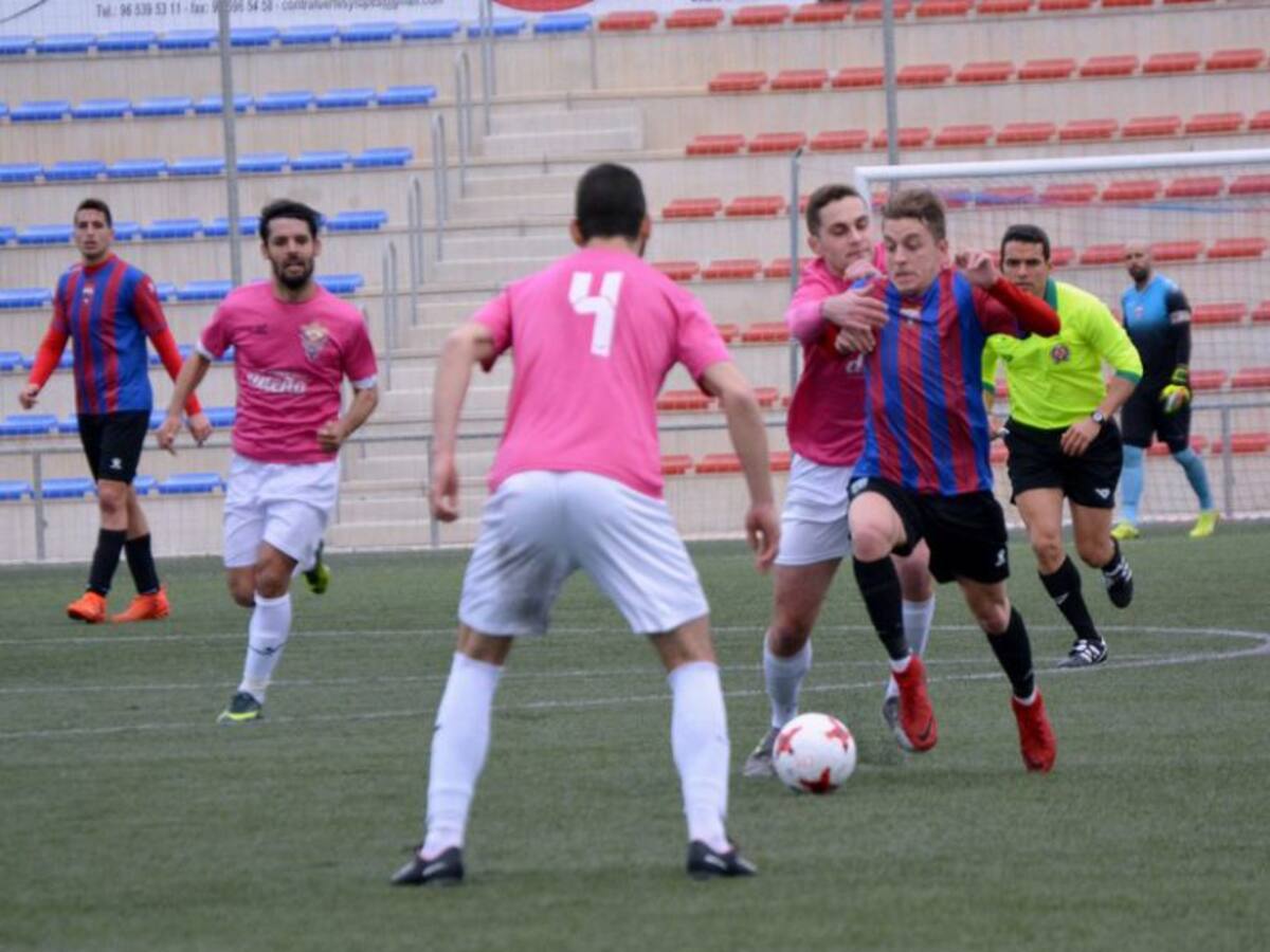 El Eldense salva los muebles (2-1)