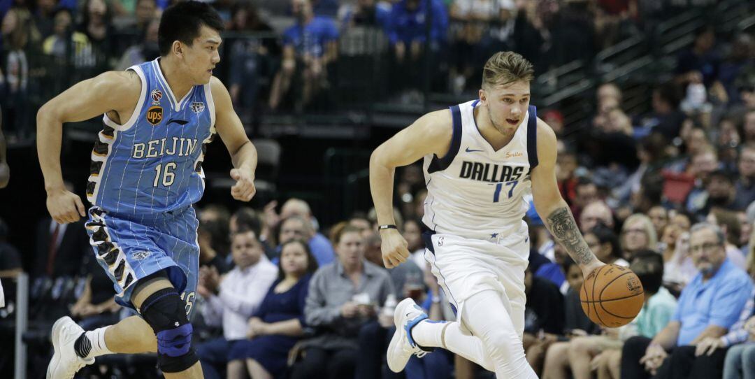 Luka Doncic, durante su debut con los Mavericks