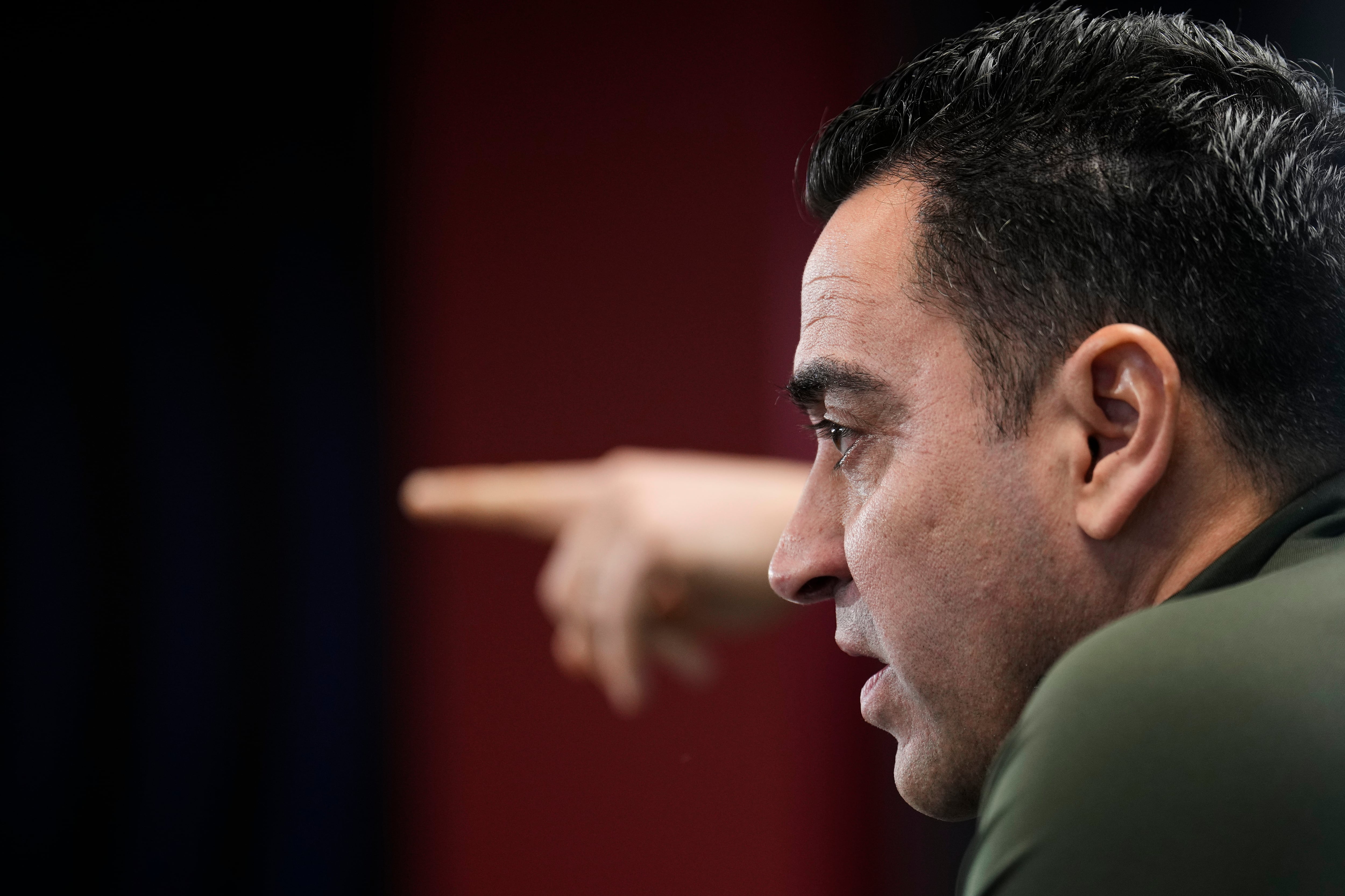 El entrenador del FC Barcelona, Xavi Hernández, ofrece una rueda de prensa