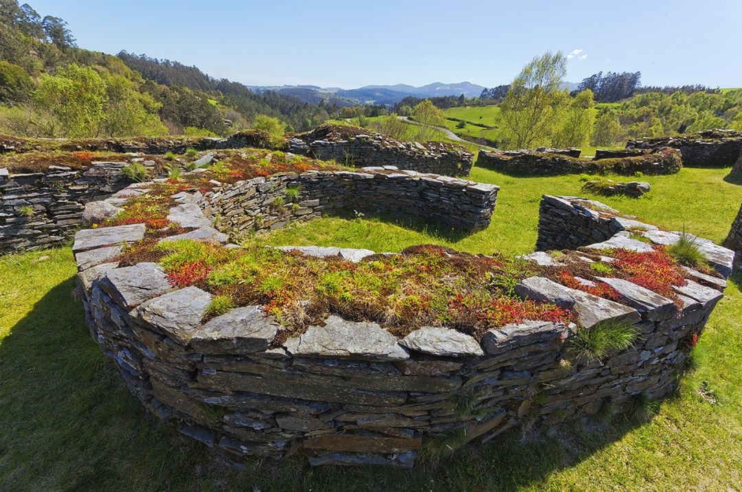 Vista del castro mejor conservado de Asturias, en el concejo que hoy visitamos