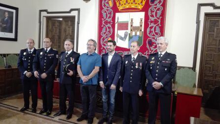 El alcalde Francisco Guarido y el concejal de seguridad, Antidio Fagúndez, junto a los miembros de la Policía Municipal de Zamora