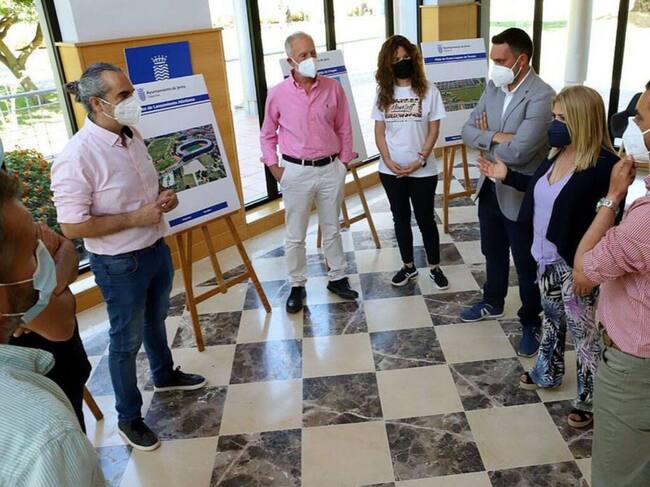 La alcaldesa presenta a los clubes de atletismo el Circuito de Cross de Torrox