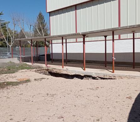 El socavón apareció en mayo en el patio del colegio &quot;Fray Luis de León&quot;