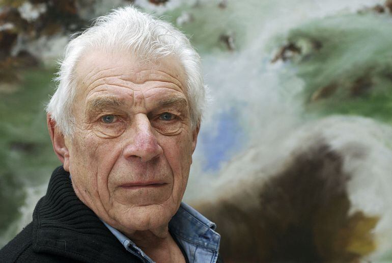 El escritor británico John Berger, en un reportaje fotográfico en su casa en el año 2009