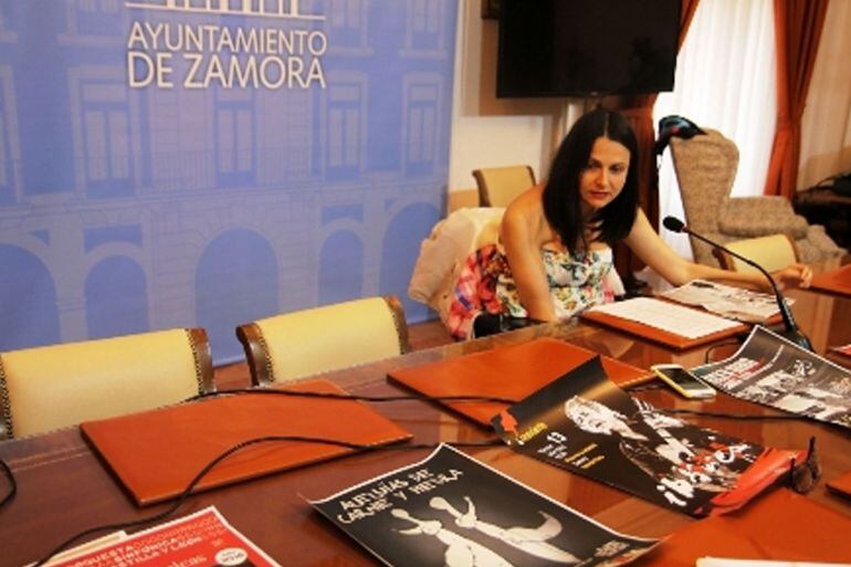 La concejala de Cultura, Maria Eugenia Cabezas, durante la presentación de los conciertos de este fin de semana