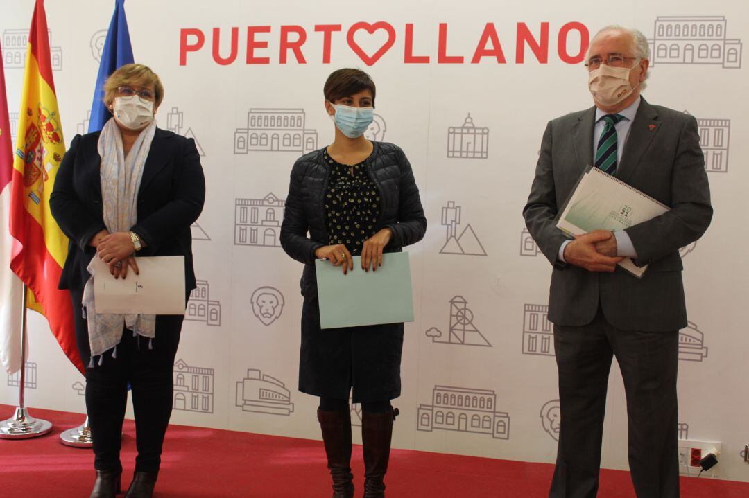 Carmen Teresa Olmedo, Isabel Rodríguez y Francisco Pérez