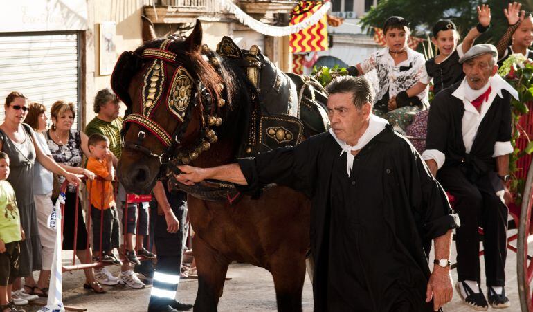 Un dels carros dels portants de l&#039;aigua en una edició anterior de Sant Magí