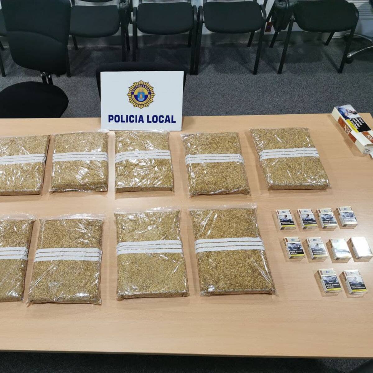 Pillan a un joven de Gandia con 11 paquetes de tabaco de contrabando en Tavernes