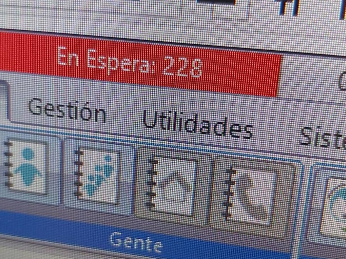 Cien llamadas en espera de media en el botón rojo: la CGT denuncia ante la Fiscalía la situación de la teleasistencia