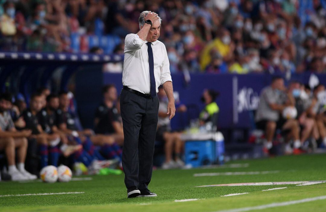 Ancelotti, durante el partido contra el Levante. 