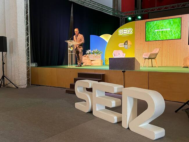 Da la bienvenida al I+D Agro de Fraga el Felipe Puy, director de emisora se SER Aragón Oriental