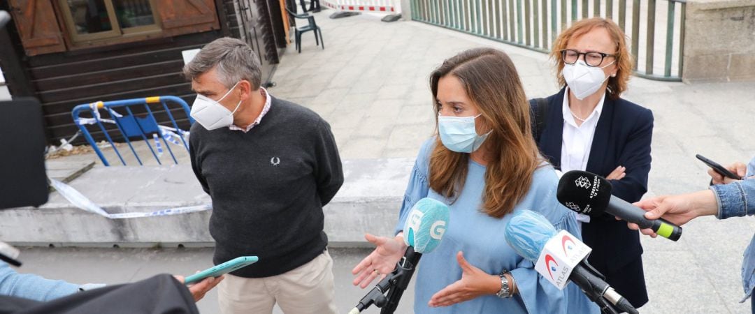 Inés Rey atiende a los medios