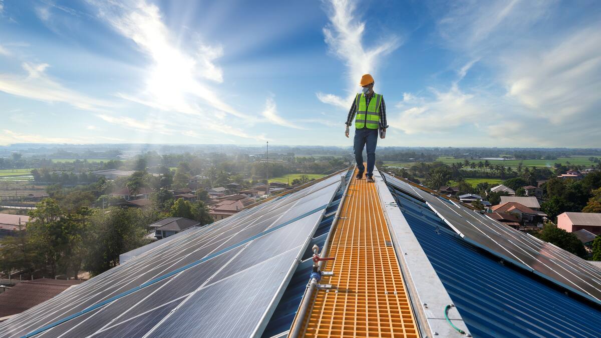 Miguel Ángel Martínez y Lluís Calatayud, presidente de la Asociación Nacional de Productores de Energía Fotovoltaica (ANPIER) y delegado de ANPIER en la Comunidad Valenciana, en Hoy por Hoy Alicante