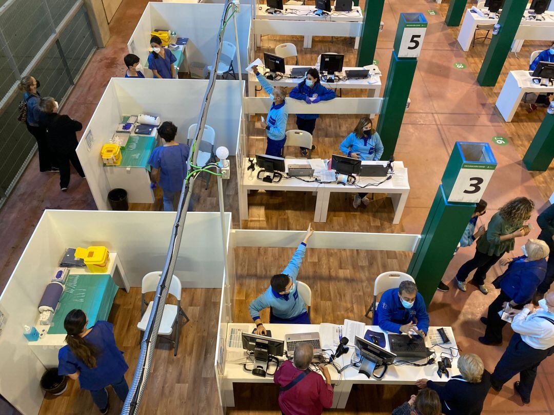 Personas citadas este jueves en el Estadio de La Cartuja para ser vacunadas contra la Covid-19