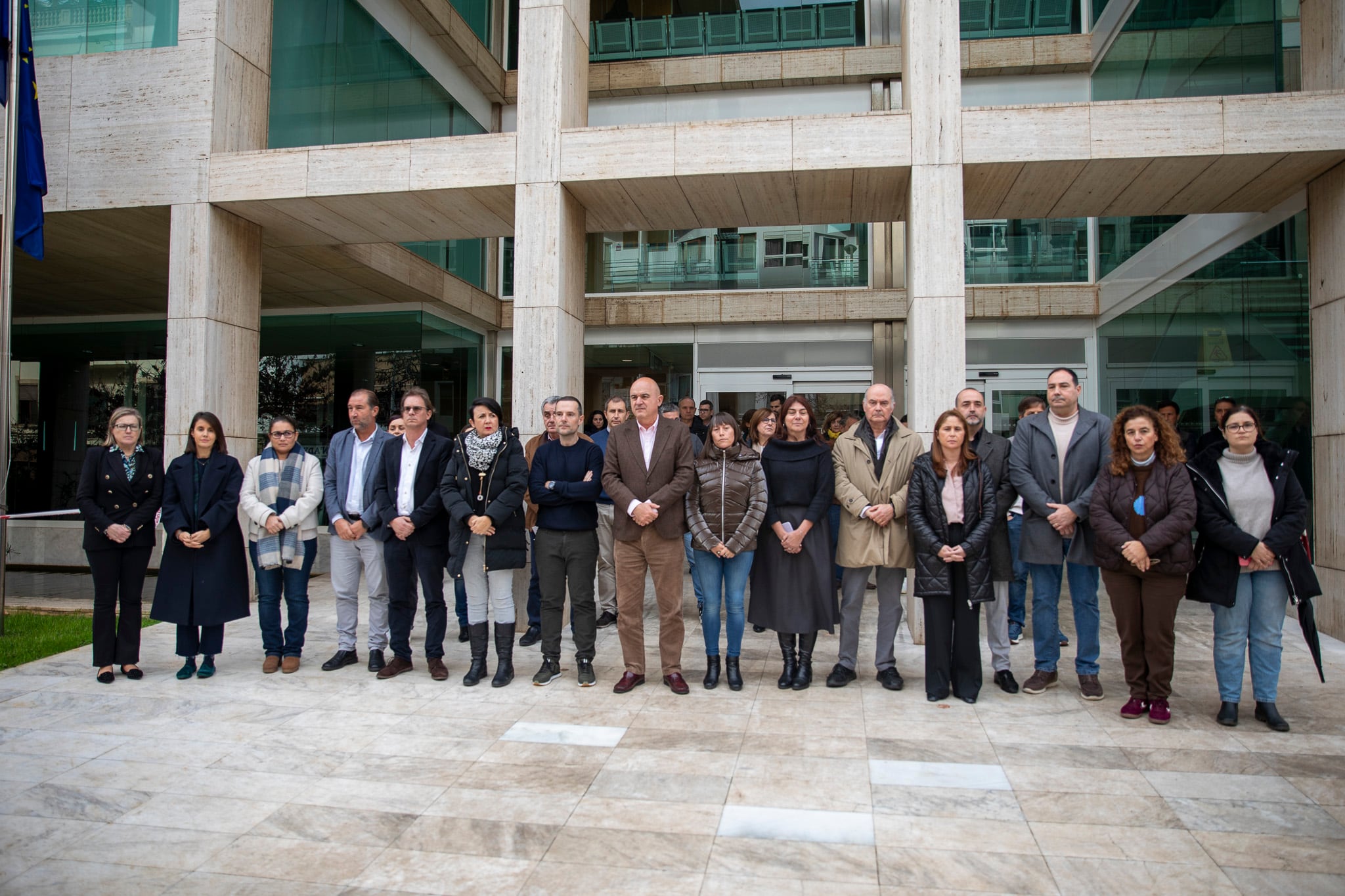 Minuto de silencio en el Consell de Ibiza