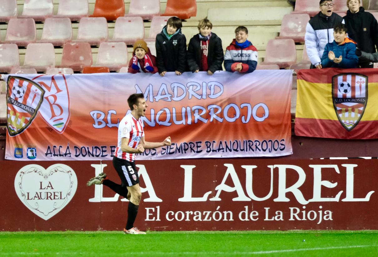 Imanol Sarriegi celebra su tanto ante el Utebo / riojapress