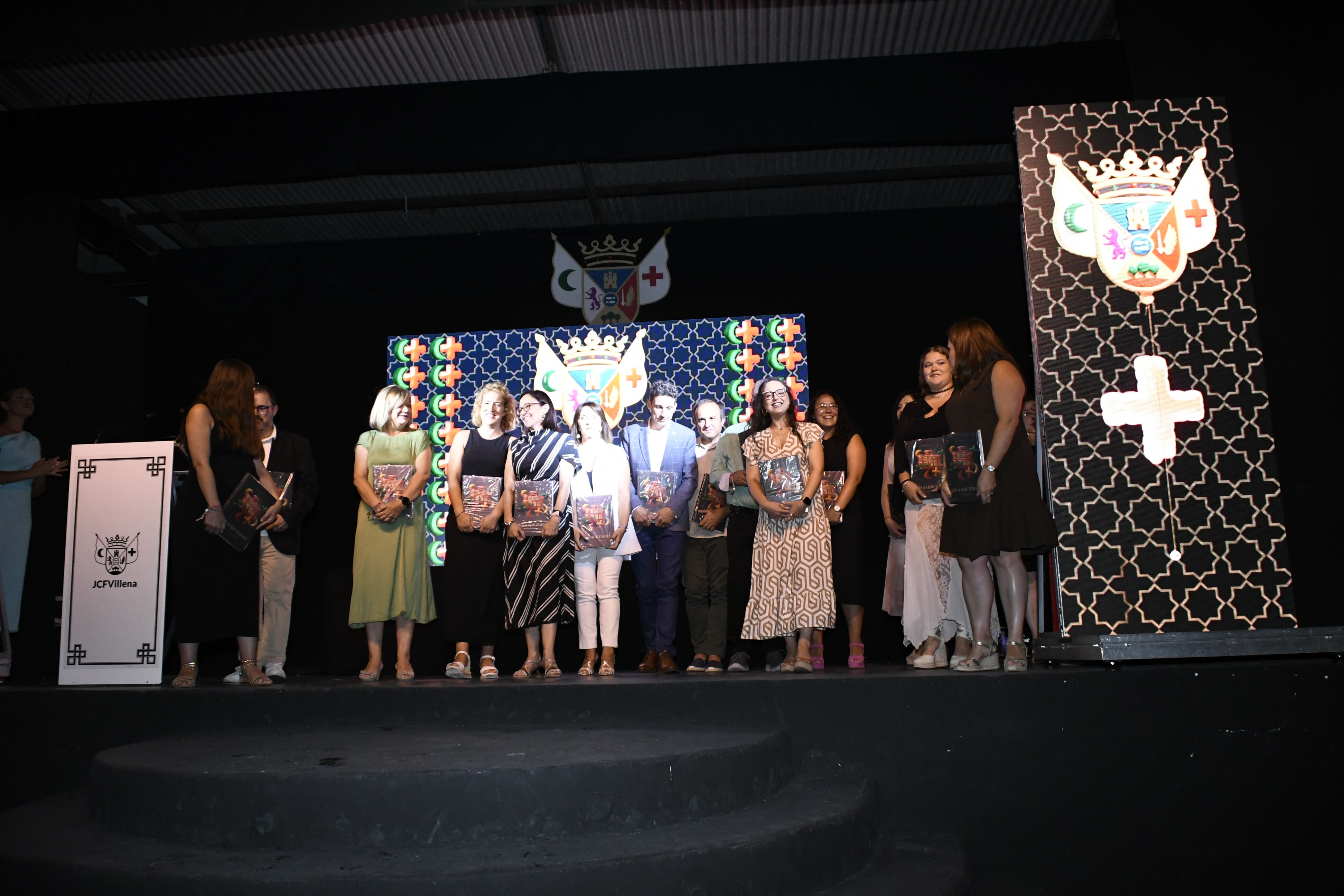 Entrega de los primeros ejemplares de la revista