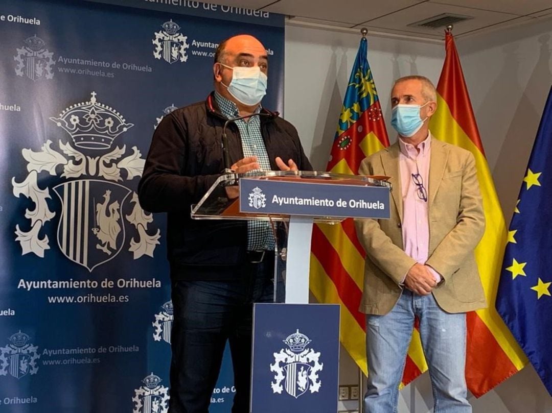 El concejal de Sanidad de Orihuela durante una rueda de prensa