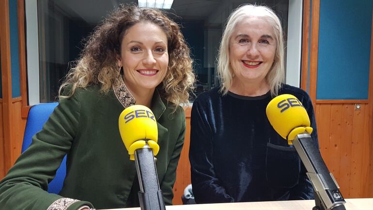 Ainoa Quiñones y Carmen Sánchez Morán en el estudio de la Ventana de Cantabria 