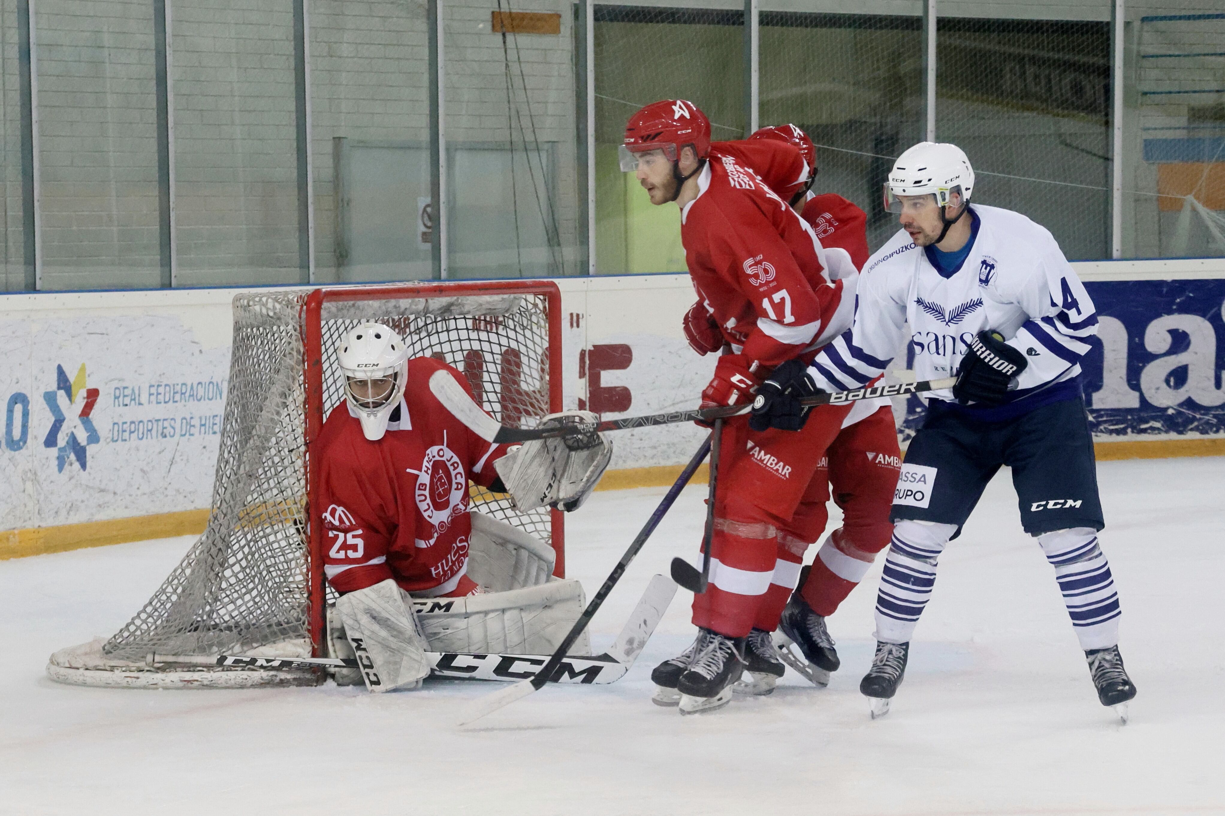 Los jaqueses vencieron al Txuri Urdin en el 1º y el 2º partido de los play off