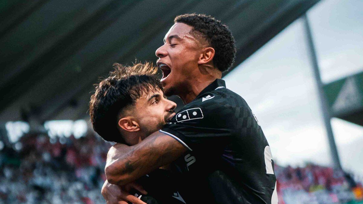 Arnau y Chirino celebrando el gol que adelantaba el Almería en 'El Arcángel' antes de la media hora.