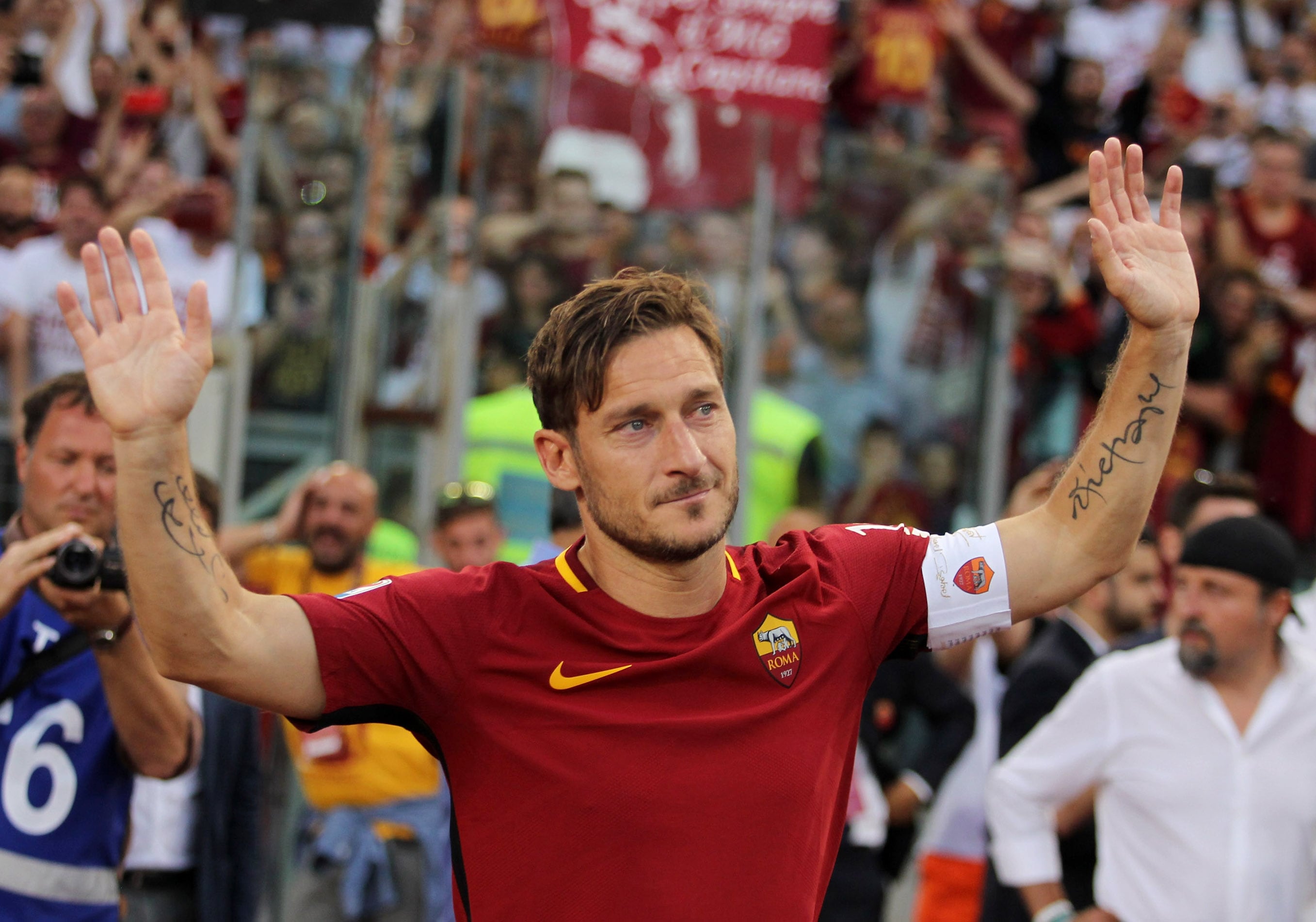 Francesco Totti se despide del fútbol en un partido con las AS Roma