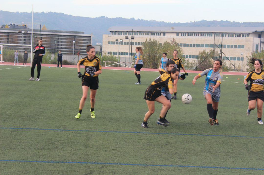 Na categoría feminina, promete ser un partido igualado entre ambos equipos. Máis complicado será para o masculino, que xogan contra o líder e actual campión de liga.