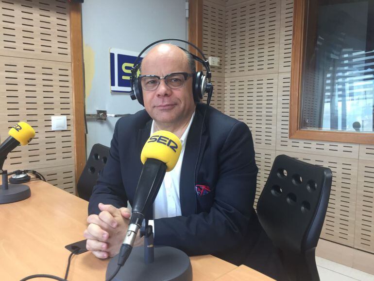 El Secretario General de Coalición Canaria, José Miguel Barragán, en una foto de archivo tras una entrevista en la Cadena SER en Canarias