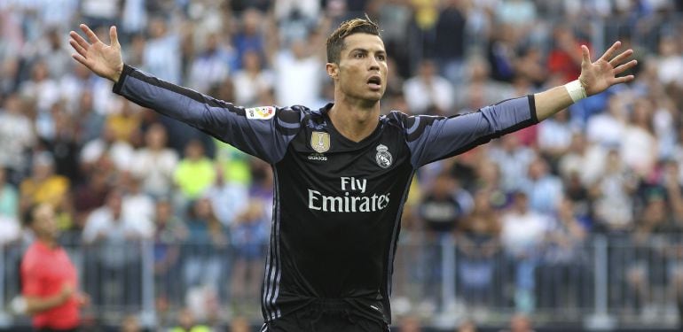 Cristiano Ronaldo celebra el primer gol del Madrid en La Rosaleda