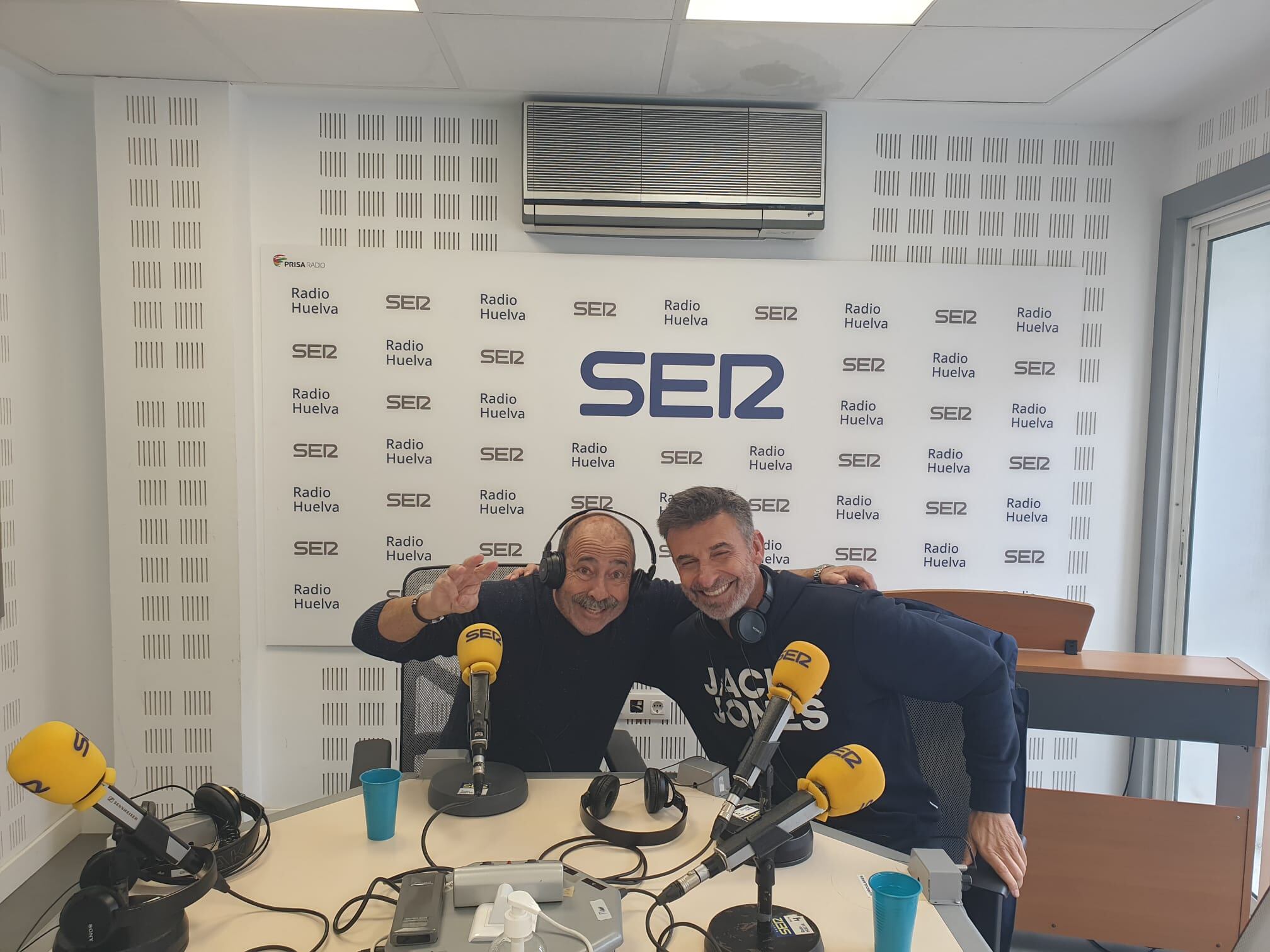 Jorge Hernández, pintor de Punta Umbría (Huelva) y Antonio García ex director de la Escuela de Arte León Ortega de Huelva