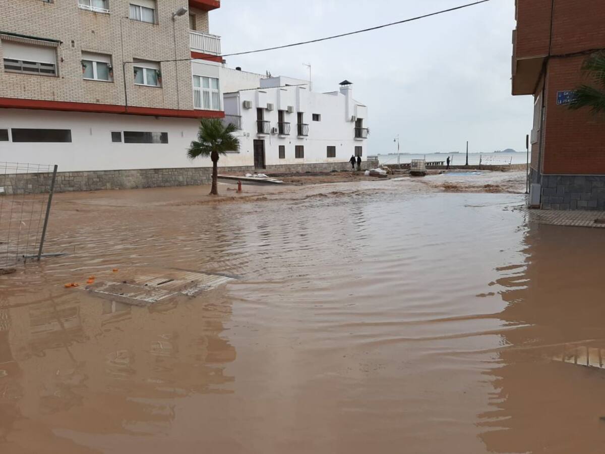 Vecinos de Los Alcázares se manifiestan hoy para protestar por la situación que viven cada vez que llueve