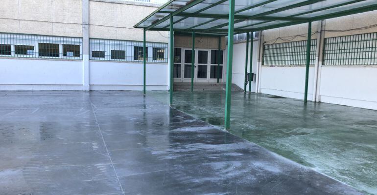 Nuevo solado de la zona del patio del CPB Fuente Santa