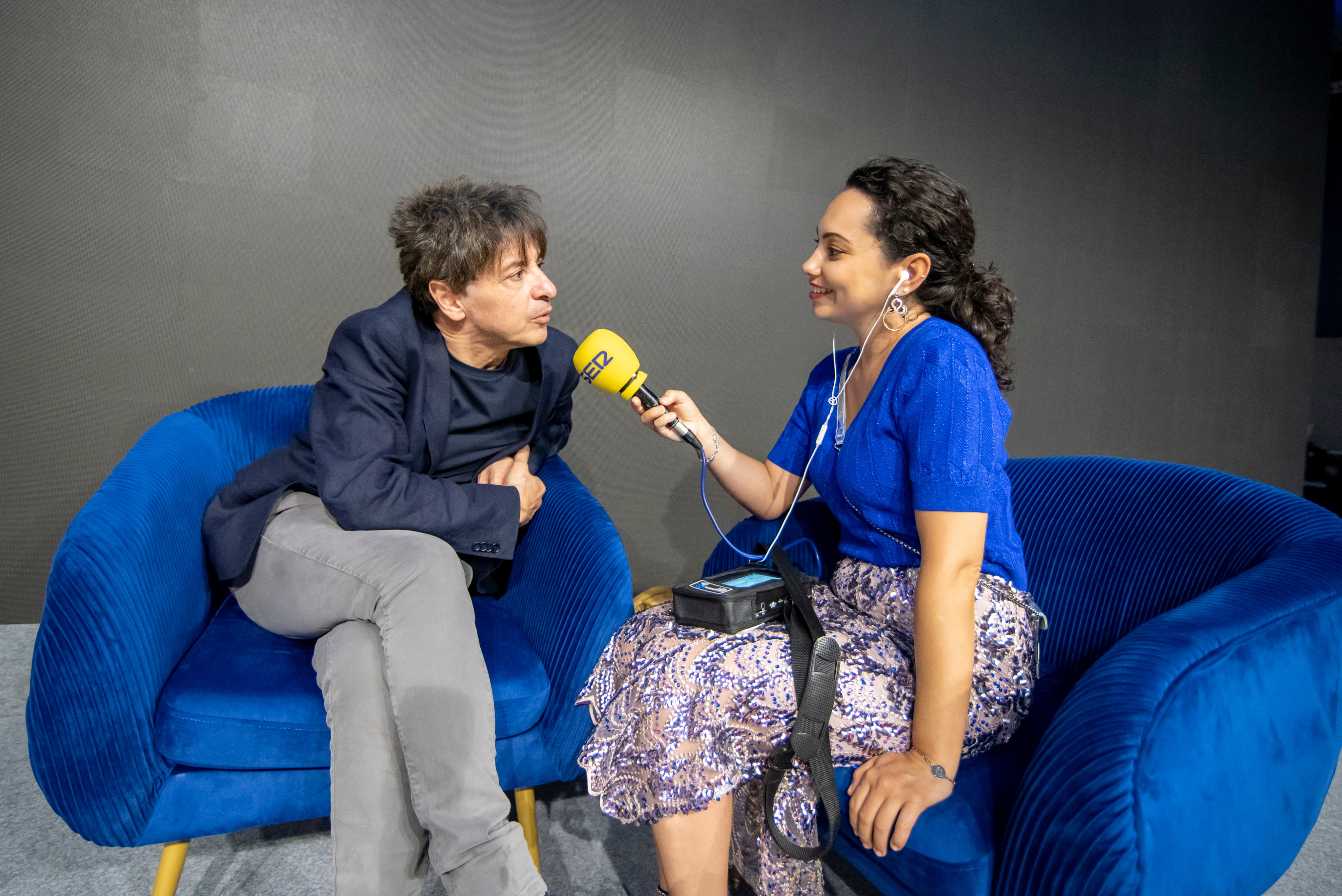 Entrevista de la periodista de Radio Albacete, Cristina Castellanos, al humorista y presentador de la gala del 90 aniversario, Juan Carlos Ortega.