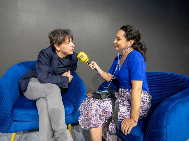 Entrevista de la periodista de Radio Albacete, Cristina Castellanos, al humorista y presentador de la gala del 90 aniversario, Juan Carlos Ortega.