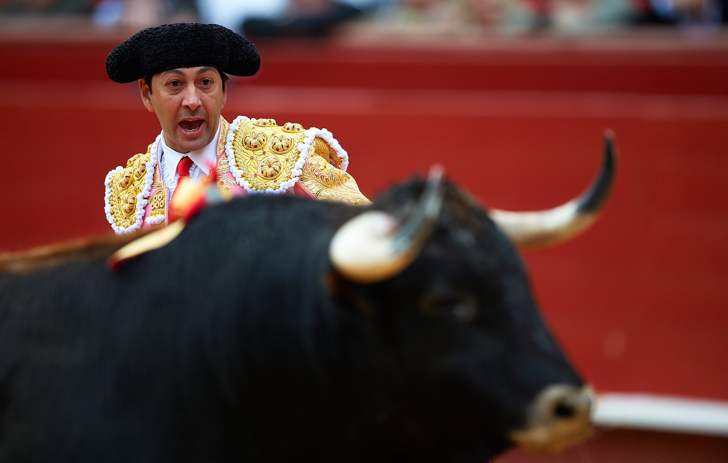 El torero Vicente Barrera durante una corrida de toros en la ciudad de València el pasado 12 de marzo de 2011.