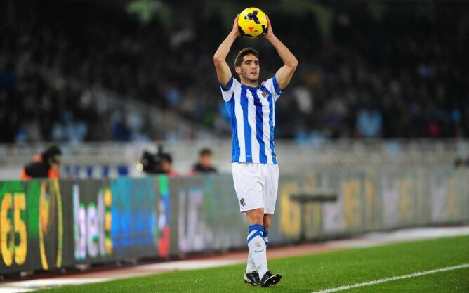 Joseba Zaldua se dispone a sacar de banda el pasado lunes contra el Rayo.