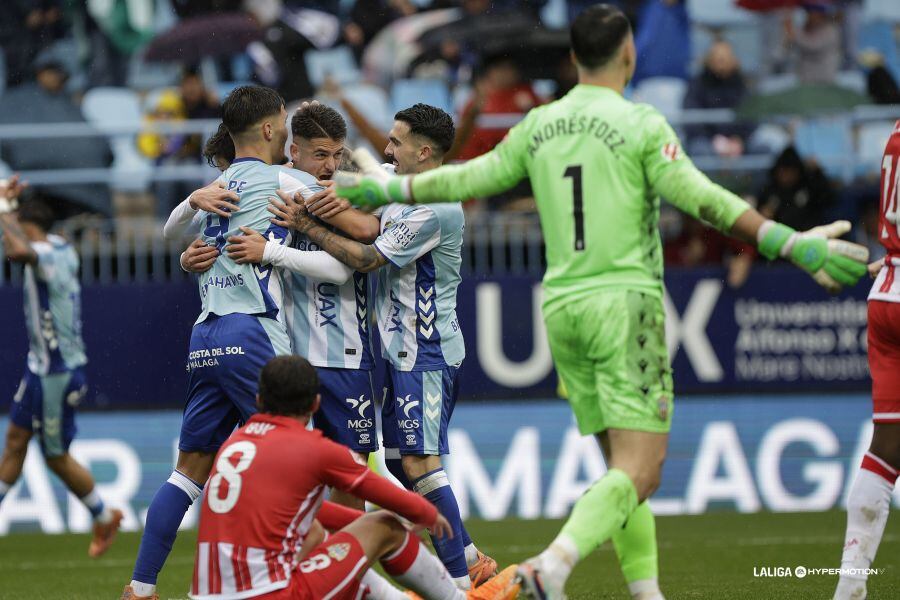 El Almería de La Rosaleda nada que ver con el que vencía en Leganés.